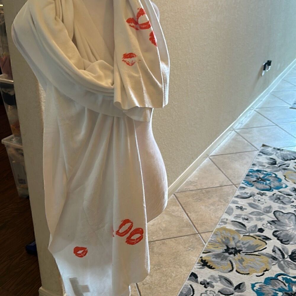 Wildfox Womens Lipstick Kiss Graphic Print Scarf White Red Lips Comfy Lounge New